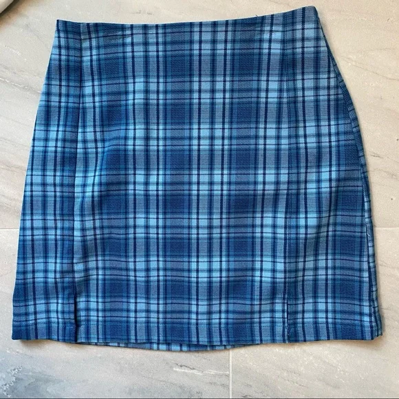 Brandy Melville Bundle Paige Top And Cara Mini Skirt - Picture 6 of 10